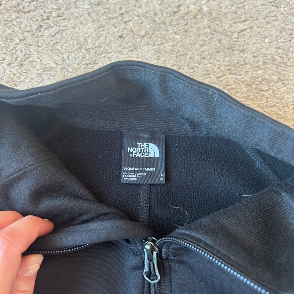 The north face woman’s jacket in black - Picture 2 of 3